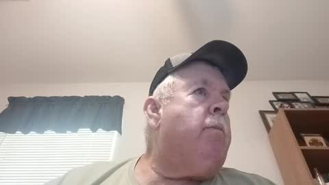 Snapshot of bigeoo76 chatting on May 29, 6:06 pm bigeoo76 online show from May 29, 6:06 pm