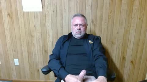 Snapshot of biggdaddi8 chatting on April 10, 10:03 pm biggdaddi8 online show from April 10, 10:03 pm