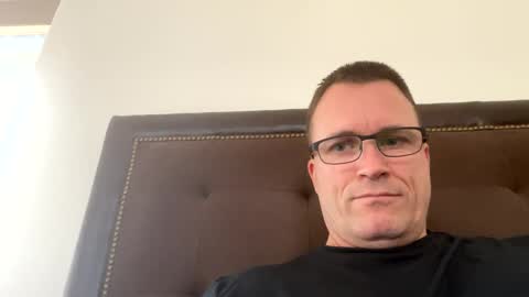 Snapshot of bigger22332233 chatting on December 3, 7:44 pm bigger22332233 online show from December 3, 7:44 pm