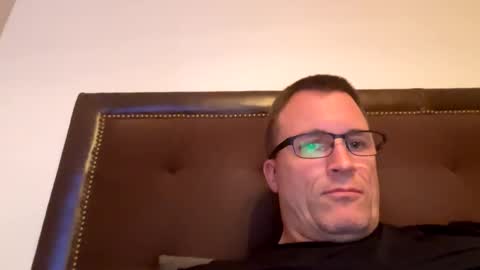 Snapshot of bigger22332233 chatting on December 10, 1:22 am bigger22332233 online show from December 10, 1:22 am