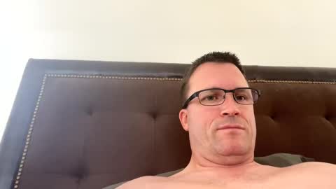 Snapshot of bigger22332233 chatting on December 22, 6:15 pm bigger22332233 online show from December 22, 6:15 pm