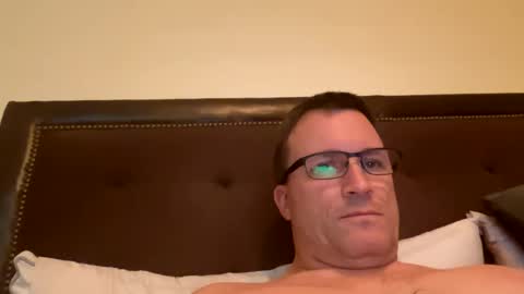 Snapshot of bigger22332233 chatting on December 23, 1:08 am bigger22332233 online show from December 23, 1:08 am