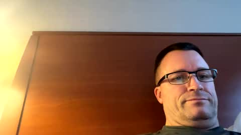 Snapshot of bigger22332233 chatting on February 21, 1:00 am bigger22332233 online show from February 21, 1:00 am