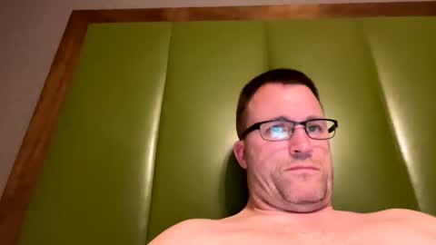 Snapshot of bigger22332233 chatting on February 23, 6:28 am bigger22332233 online show from February 23, 6:28 am