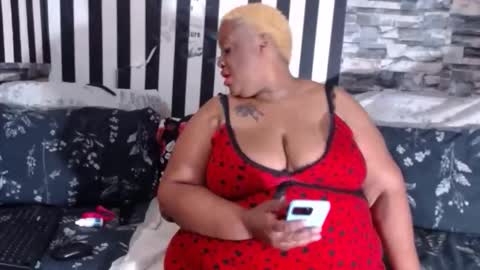 Snapshot of bighotmature chatting on May 1, 12:10 pm bighotmature online show from May 1, 12:10 pm