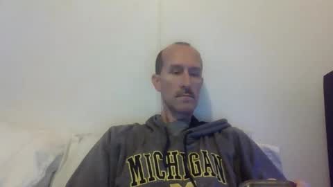 Snapshot of bighugemouthful chatting on November 3, 9:48 pm Chaz online show from November 3, 9:48 pm