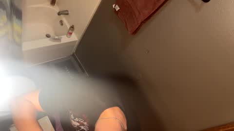 bigskinnyboyshh online show from December 3, 6:21 am