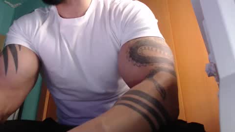 Snapshot of bigstallone chatting on October 28, 11:51 pm BigStallion online show from October 28, 11:51 pm