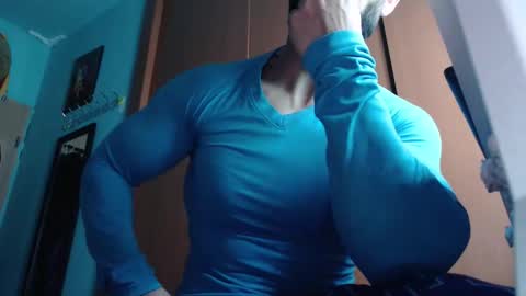 Snapshot of bigstallone chatting on November 17, 11:54 pm BigStallion online show from November 17, 11:54 pm