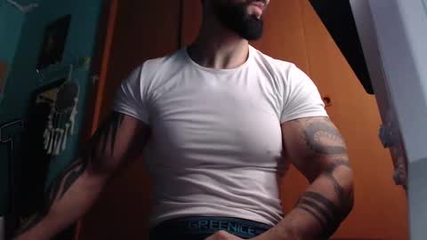 Snapshot of bigstallone chatting on December 3, 11:58 pm BigStallion online show from December 3, 11:58 pm