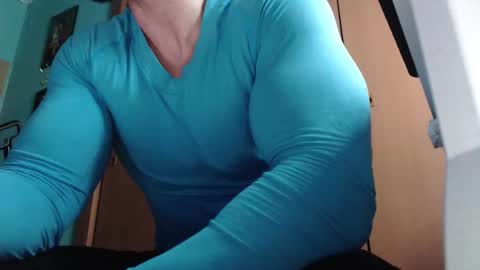 Snapshot of bigstallone chatting on December 17, 12:05 am BigStallion online show from December 17, 12:05 am