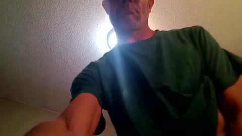 Snapshot of bigstuff674 chatting on January 2, 2:54 am Aka hardwood online show from January 2, 2:54 am