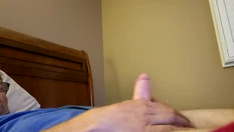 Snapshot of bigstuff674 chatting on October 19, 6:47 am Aka hardwood online show from October 19, 6:47 am