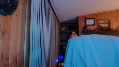 Snapshot of bigthicksatisfying2 chatting on December 16, 4:45 am bigthicksatisfying2 online show from December 16, 4:45 am