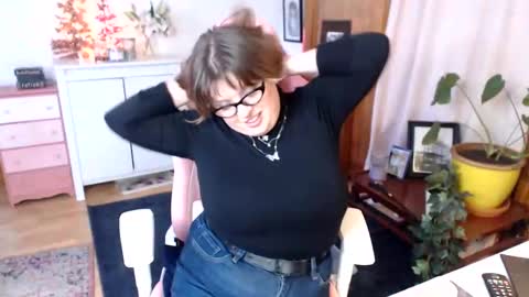 Snapshot of bigtiddygoddess chatting on December 14, 5:58 pm Morgan Lafeuille online show from December 14, 5:58 pm