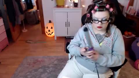 Snapshot of bigtiddygoddess chatting on October 31, 7:48 pm Morgan Lafeuille online show from October 31, 7:48 pm