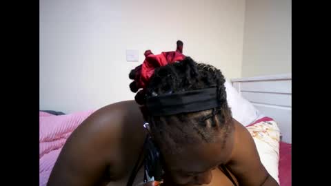 bigtittyslut_ online show from October 7, 12:35 pm