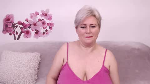 Snapshot of bijouceline chatting on February 1, 11:37 pm Celine online show from February 1, 11:37 pm