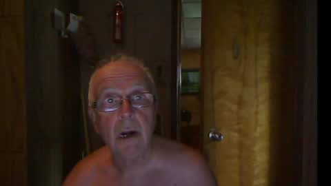 Snapshot of bill_25061 chatting on August 3, 6:00 pm bill_25061 online show from August 3, 6:00 pm