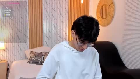 Snapshot of billie_jr chatting on February 20, 11:53 am Billie online show from February 20, 11:53 am