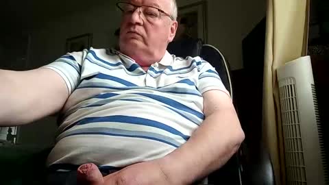 Snapshot of billlllllyb chatting on April 21, 10:10 am billlllllyb online show from April 21, 10:10 am