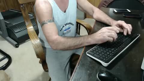 Snapshot of billy471 chatting on December 23, 7:52 pm billy471 online show from December 23, 7:52 pm