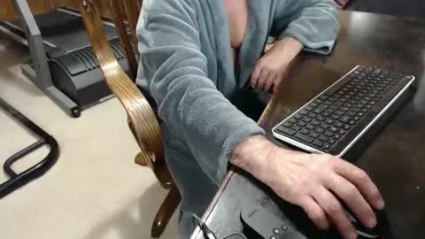 Snapshot of billy471 chatting on March 3, 10:06 am billy471 online show from March 3, 10:06 am