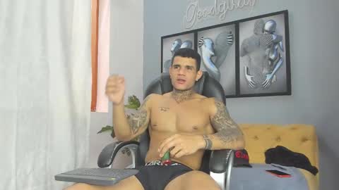 Snapshot of billy__douglass chatting on December 15, 8:35 pm Billy Douglass online show from December 15, 8:35 pm