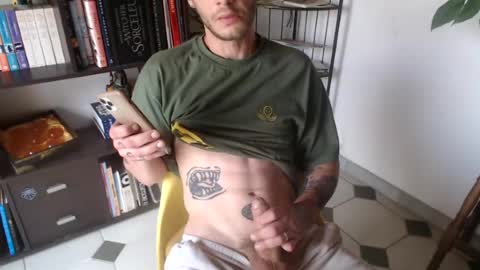 Snapshot of billy_fingercut chatting on August 5, 7:11 am Billy FingerCut online show from August 5, 7:11 am