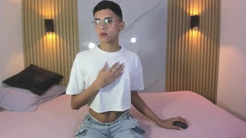 Snapshot of billy_jamees chatting on November 20, 11:54 am Sam online show from November 20, 11:54 am