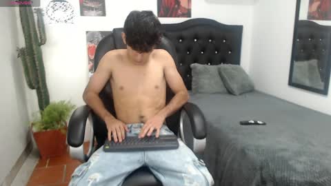 Snapshot of billy_wild chatting on June 1, 11:23 am billy wild online show from June 1, 11:23 am