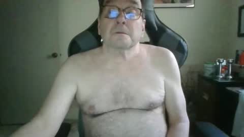 Snapshot of bink195234 chatting on April 19, 8:11 pm Bink195234 online show from April 19, 8:11 pm