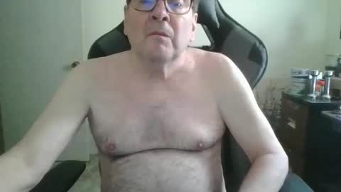 Snapshot of bink195234 chatting on April 27, 5:44 pm Bink195234 online show from April 27, 5:44 pm