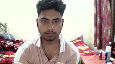 Snapshot of birbikrom104 chatting on May 4, 5:47 am birbikrom104 online show from May 4, 5:47 am