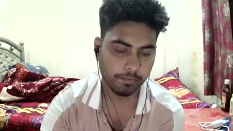 Snapshot of birbikrom104 chatting on May 7, 6:02 pm birbikrom104 online show from May 7, 6:02 pm