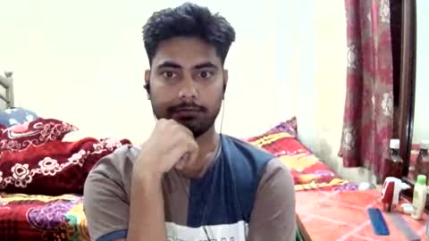 Snapshot of birbikrom104 chatting on May 12, 3:31 pm birbikrom104 online show from May 12, 3:31 pm