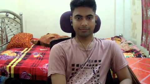 Snapshot of birbikrom104 chatting on July 7, 8:18 am birbikrom104 online show from July 7, 8:18 am