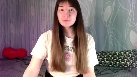 Snapshot of birdie_kiss chatting on May 18, 1:28 pm birdie_kiss online show from May 18, 1:28 pm
