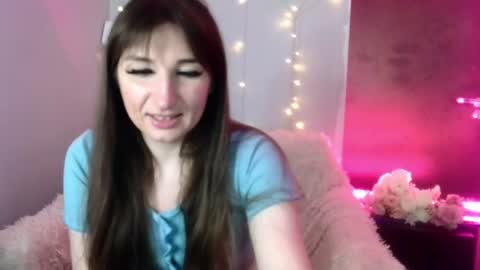 Snapshot of birdie_kiss chatting on June 16, 7:38 pm birdie_kiss online show from June 16, 7:38 pm