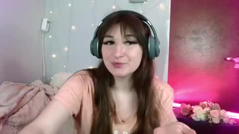 Snapshot of birdie_kiss chatting on June 22, 7:44 pm birdie_kiss online show from June 22, 7:44 pm