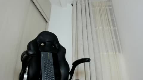 Snapshot of biscuit_oliva_ chatting on May 31, 6:09 pm Biscuit oliva online show from May 31, 6:09 pm