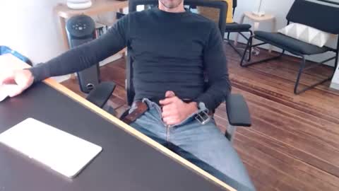 Snapshot of bisexy_man chatting on October 28, 2:20 pm bisexy_man online show from October 28, 2:20 pm