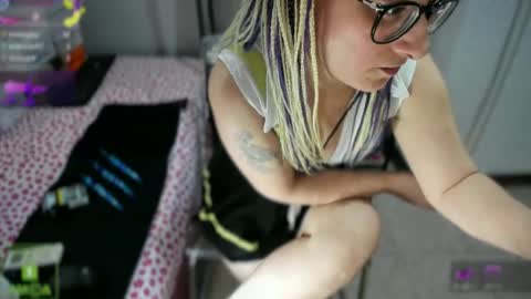 bisex woman online show from June 11, 5:00 pm