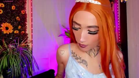 Snapshot of bitch_capelli chatting on October 28, 3:32 am .. .. online show from October 28, 3:32 am