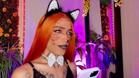 Snapshot of bitch_capelli chatting on October 29, 2:25 am .. .. online show from October 29, 2:25 am