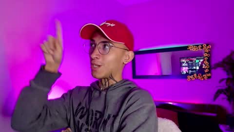 Snapshot of bitch_capelli chatting on November 11, 12:54 am .. .. online show from November 11, 12:54 am