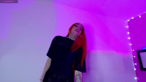 Snapshot of bitch_capelli chatting on November 12, 1:28 am .. .. online show from November 12, 1:28 am