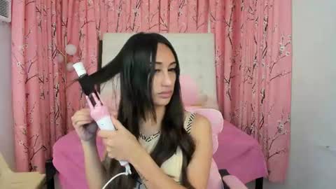 Snapshot of bitchyfarrah_moores chatting on July 21, 12:13 am farrah online show from July 21, 12:13 am