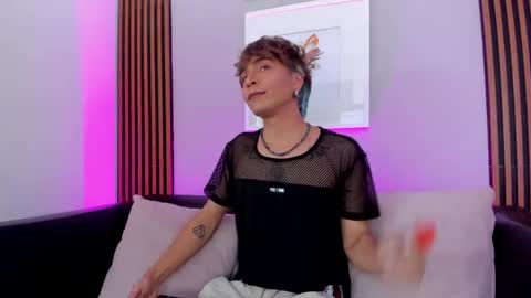  Oliver  online show from April 18, 5:00 am