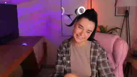 Snapshot of black___barbie chatting on October 16, 7:59 pm Black Barbie online show from October 16, 7:59 pm